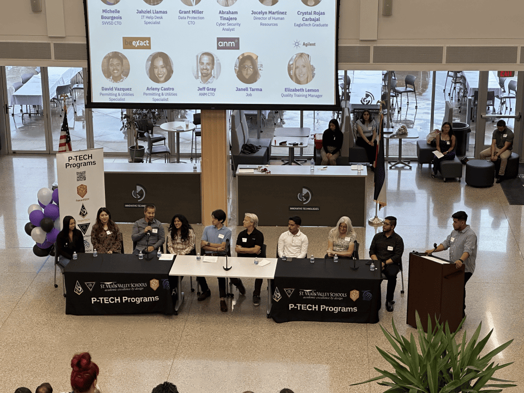 Panel de socios en el acto de antiguos alumnos de P-TECH